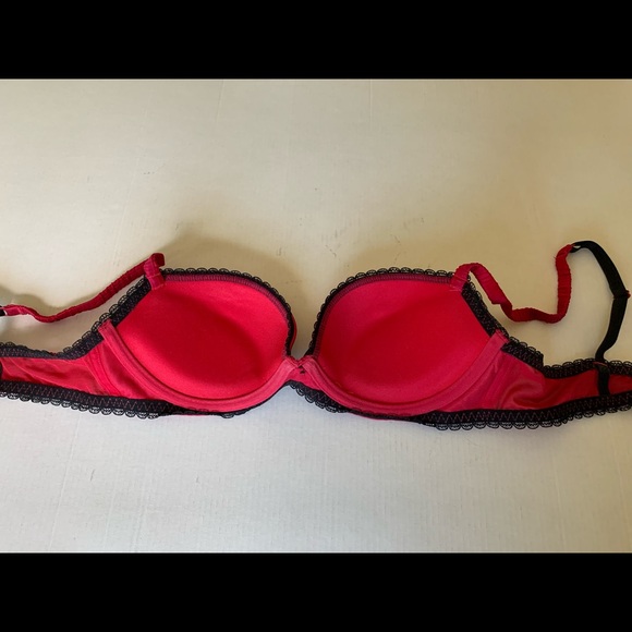 Shiny satin looking bright Red push-up bra with black lace accents UK size 32C - Picture 4 of 8